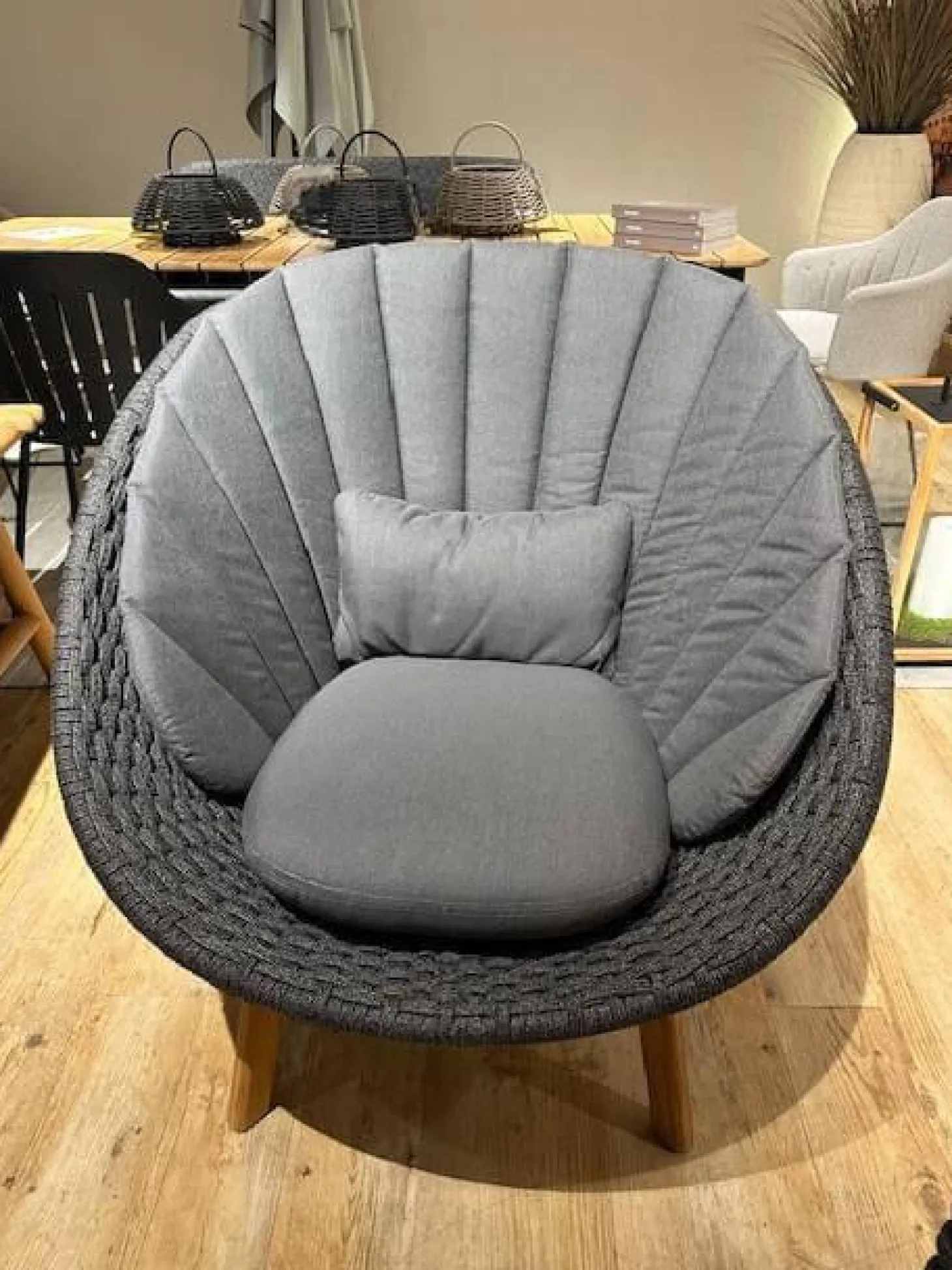 Sessel Peacock Kissen Natte Grey Grau Sitzschale Soft Rope Polypropylen Dark Grey Grau Gestell Teakholz