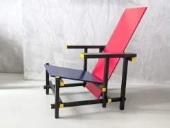 Sessel Red and Blue Schichtholz Birke und Furnier Buche Mattglanz Blau Und Rot Gestell Buche Massiv Mattschwarz