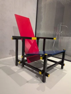 Sessel Red and Blue Schichtholz Birke und Furnier Buche Mattglanz Blau Und Rot Gestell Buche Massiv Mattschwarz