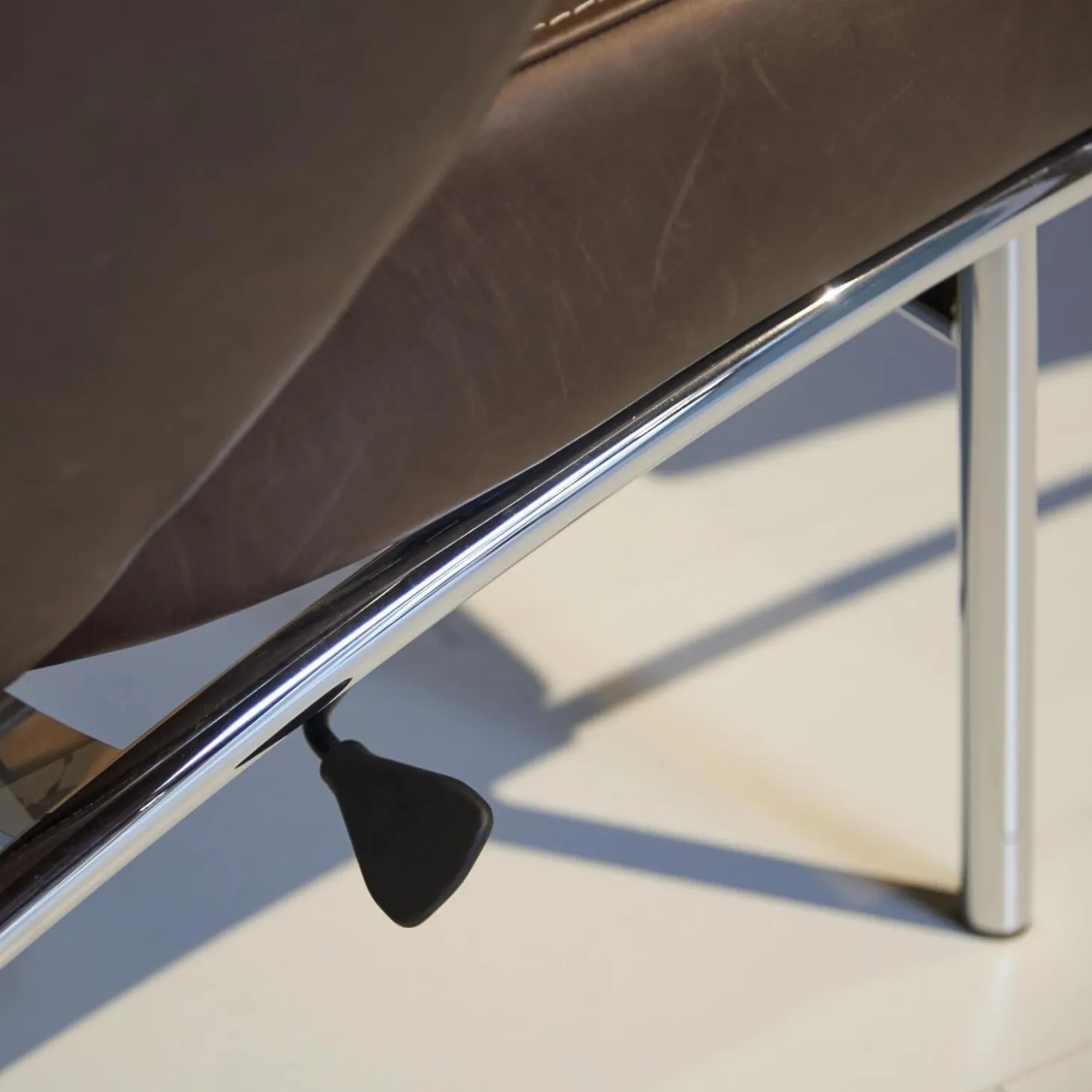 Sessel Rocky Leder Gascogne Braun Gestell Metall Chrom