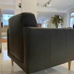 Sessel SE 141 Leder 8006 Schwarz Füße Holz