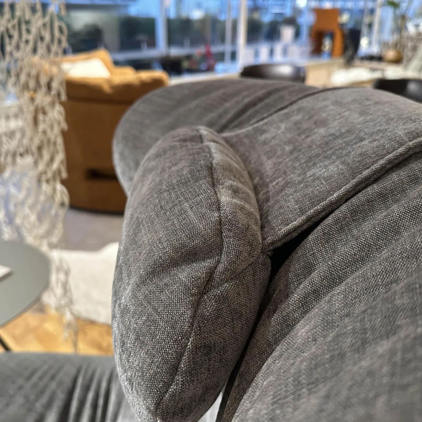 Sessel Shar Pei Stoff Abby Grau Gestell Grau mit Hocker