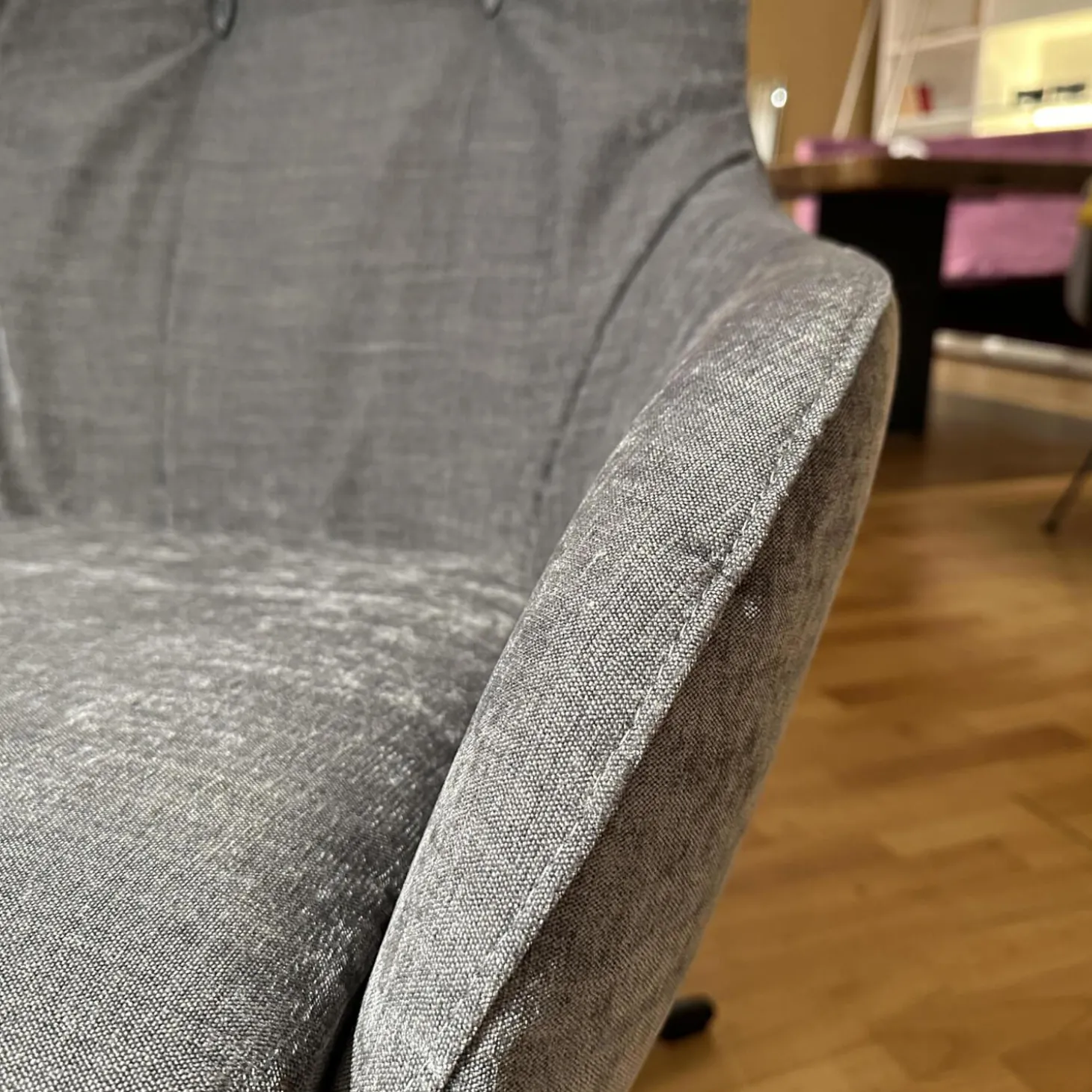 Sessel Shar Pei Stoff Abby Grau Gestell Grau mit Hocker