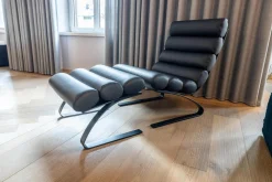 Sessel Sinus Leder 286 Schwarz Metall Gestell Schwarz Pulverbeschichtet Mit Hocker Sinus Leder 286