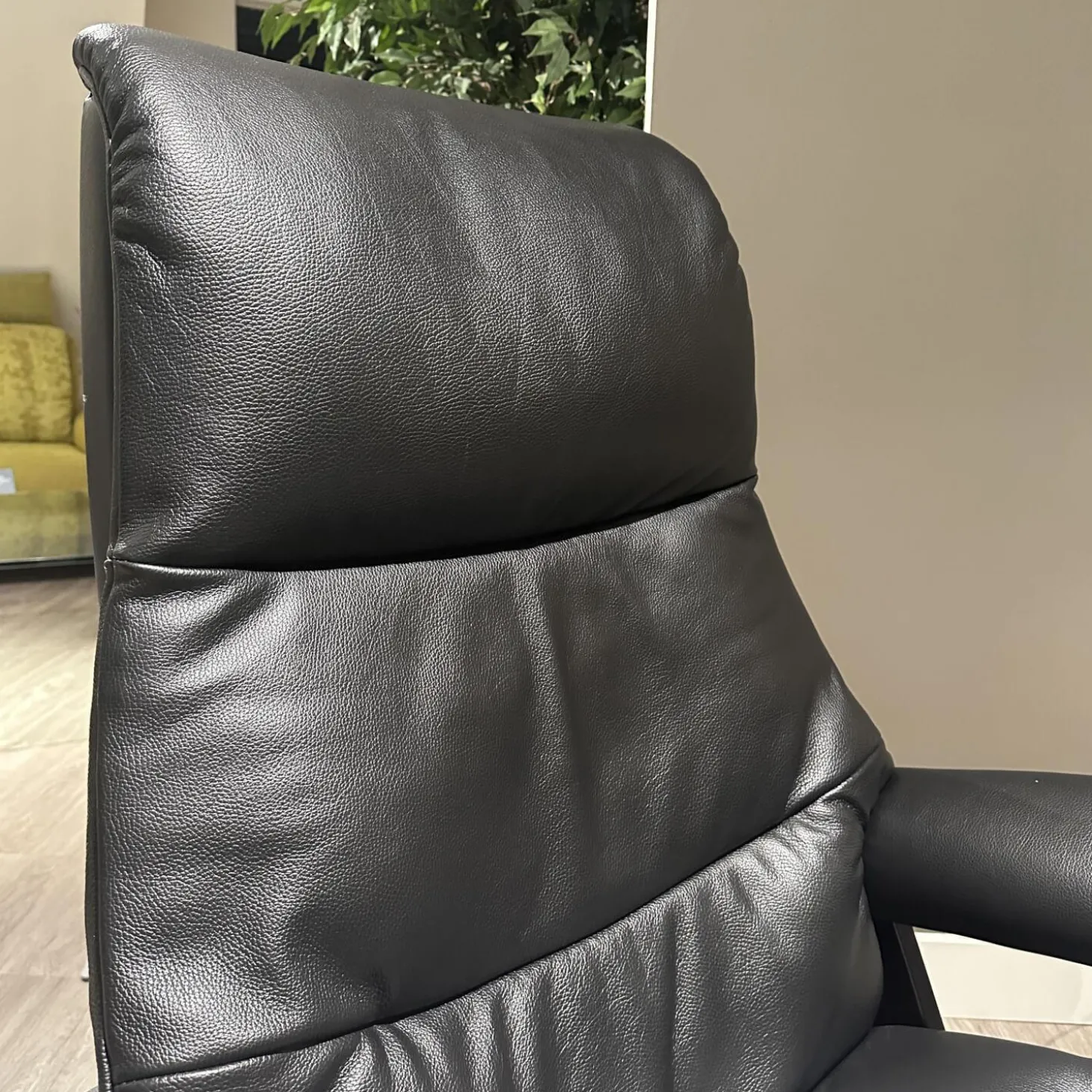 Sessel View M Bezug Cori Schwarz Untergestell Signature Metall Poliert Holz Schwarz Inklusive Hocker