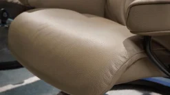 Sessel View M Leder Batick Mole Braun Gestell Classic Wenge Gebeizt Inklusive Hocker