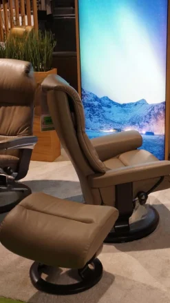 Sessel View M Leder Batick Mole Braun Gestell Classic Wenge Gebeizt Inklusive Hocker