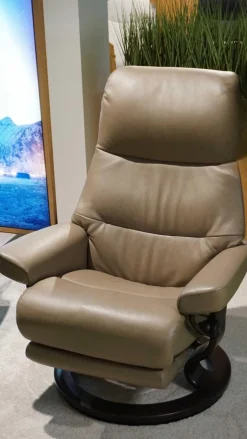 Sessel View M Leder Batick Mole Braun Füße Classic Wenge Gebeizt Mit Power Leg And Back