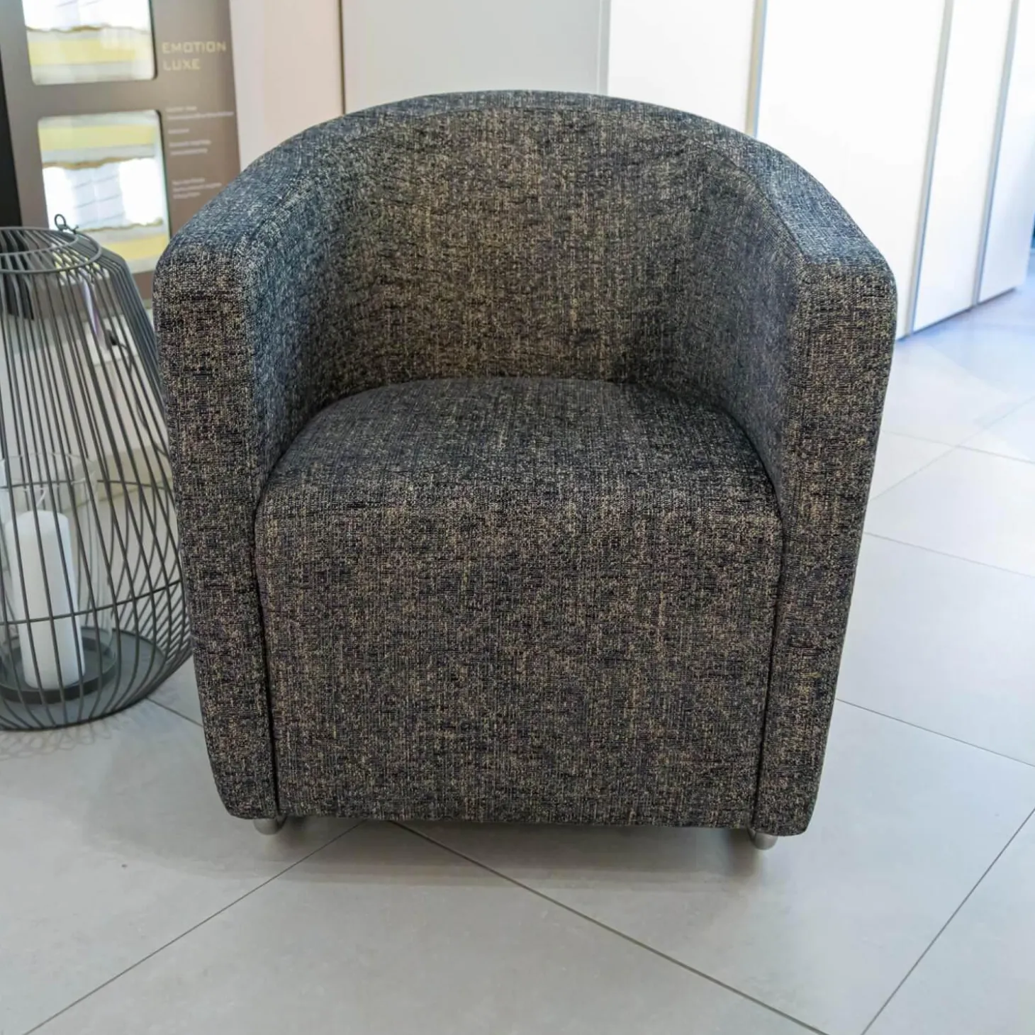 Sessel Vigo Stoff Quinto Grau Edelstahlkufe Poliert