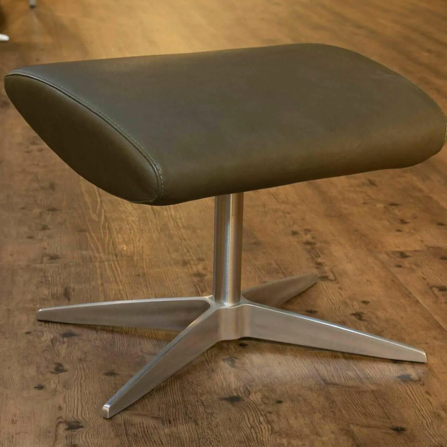 Sessel WK 608 Tipo Mit Hocker Leder 40 Royal 400 Fuß Chrom Gebürstet