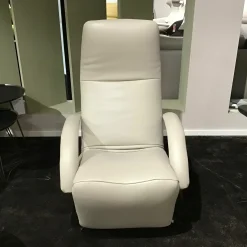 Sessel Yoga JR7360 Leder Celia Egg Weiß Creme Gestell Schwarz Lackiert