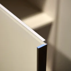 Sideboard Alea Lack Weiß Front Und Abdeckplatte Glas Matt Weiß Griffe Alu Matt