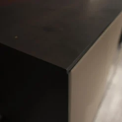 Sideboard Alva Kernbirke Massiv Harmaa Mit Vitrinen Beleuchtung Kufen 3110W 1191 Schwarz