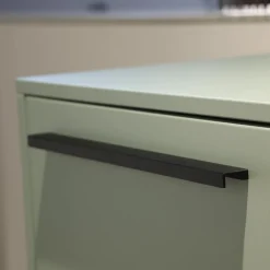 Sideboard Biella Front Lack L460 Salbeigrün Satin Korpus K190 Lavaschwarz