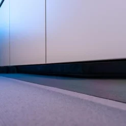 Sideboard GAP 23LI Lack Pearl Matt Sockel Spiegelschichtstoff Chrom Glänzen mit Spiegel