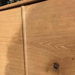 Sideboard Lina Knorrige Eiche Geölt Sockel Weiß