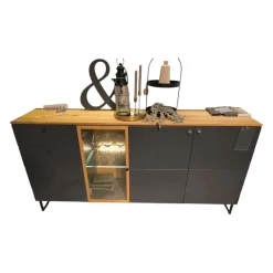 Sideboard Lugano Front Und Korpus 096 Lack Quarzgrau Grau Oberboden Eiche Massiv Gestell Eisen Schwarz Mit Beleuchtung