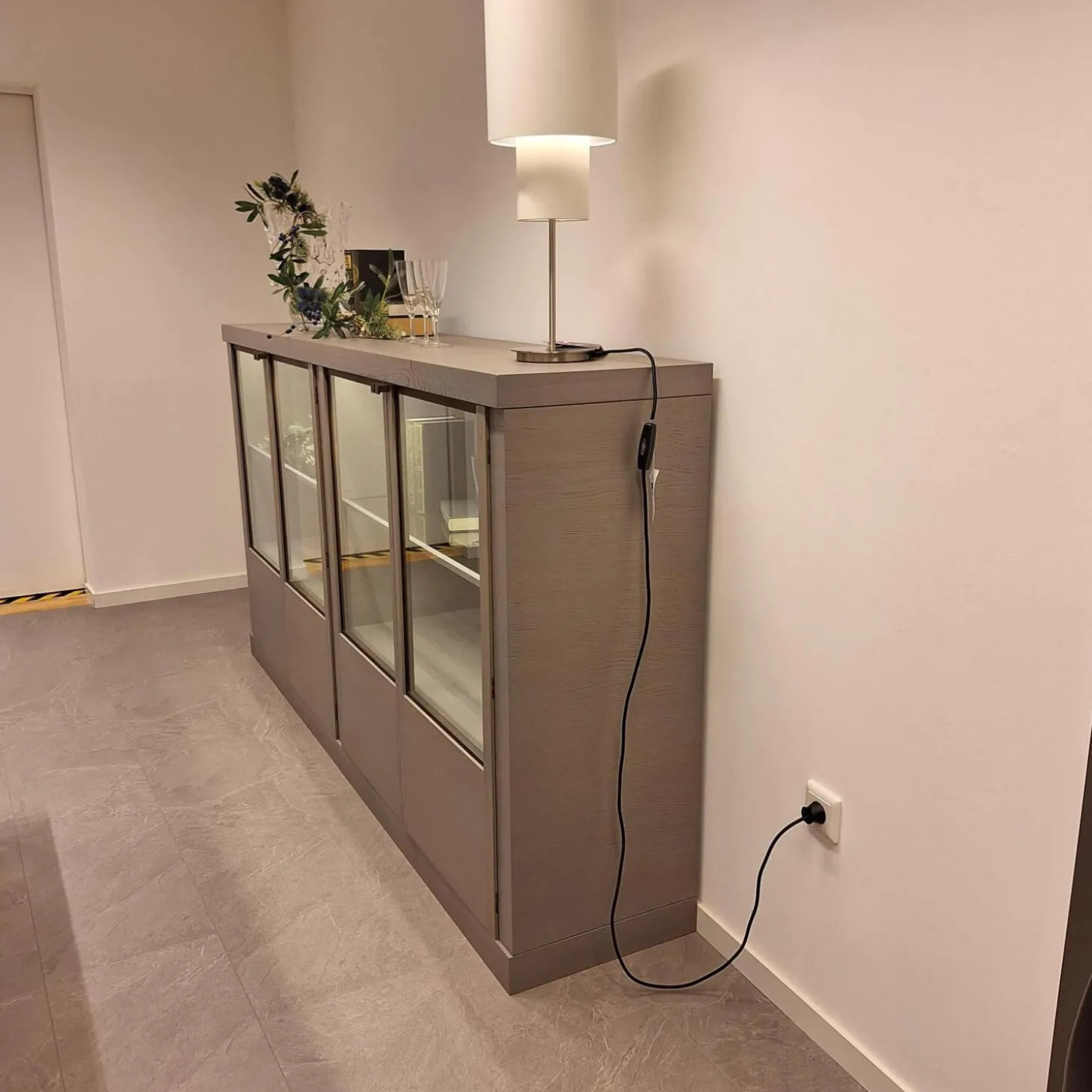 Sideboard Madison 4-türig Korpus Eiche Grau Gebeizt Türen Glas Mit Beleuchtung