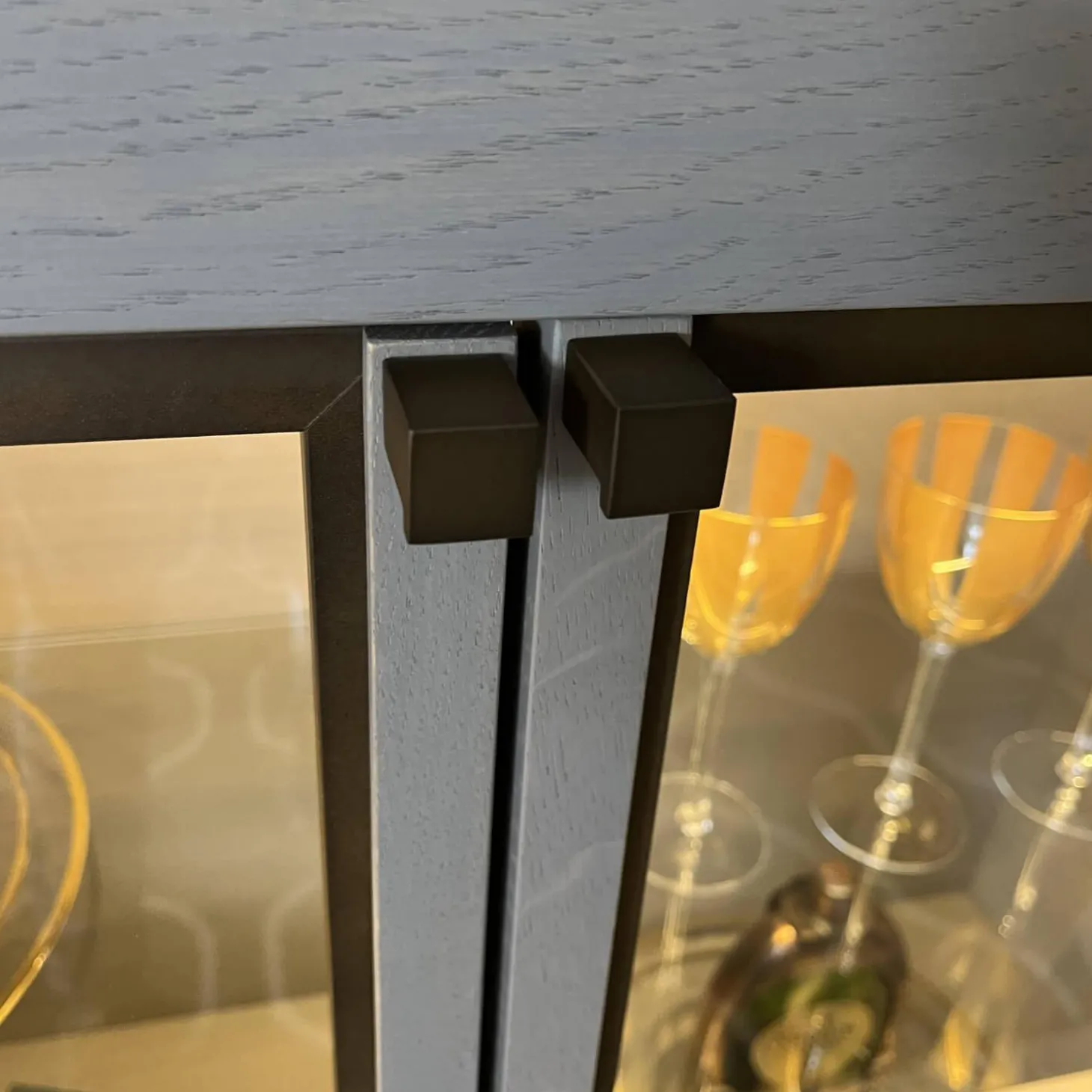 Sideboard Madison 4-türig Korpus Eiche Grau Gebeizt Türen Glas Mit Beleuchtung