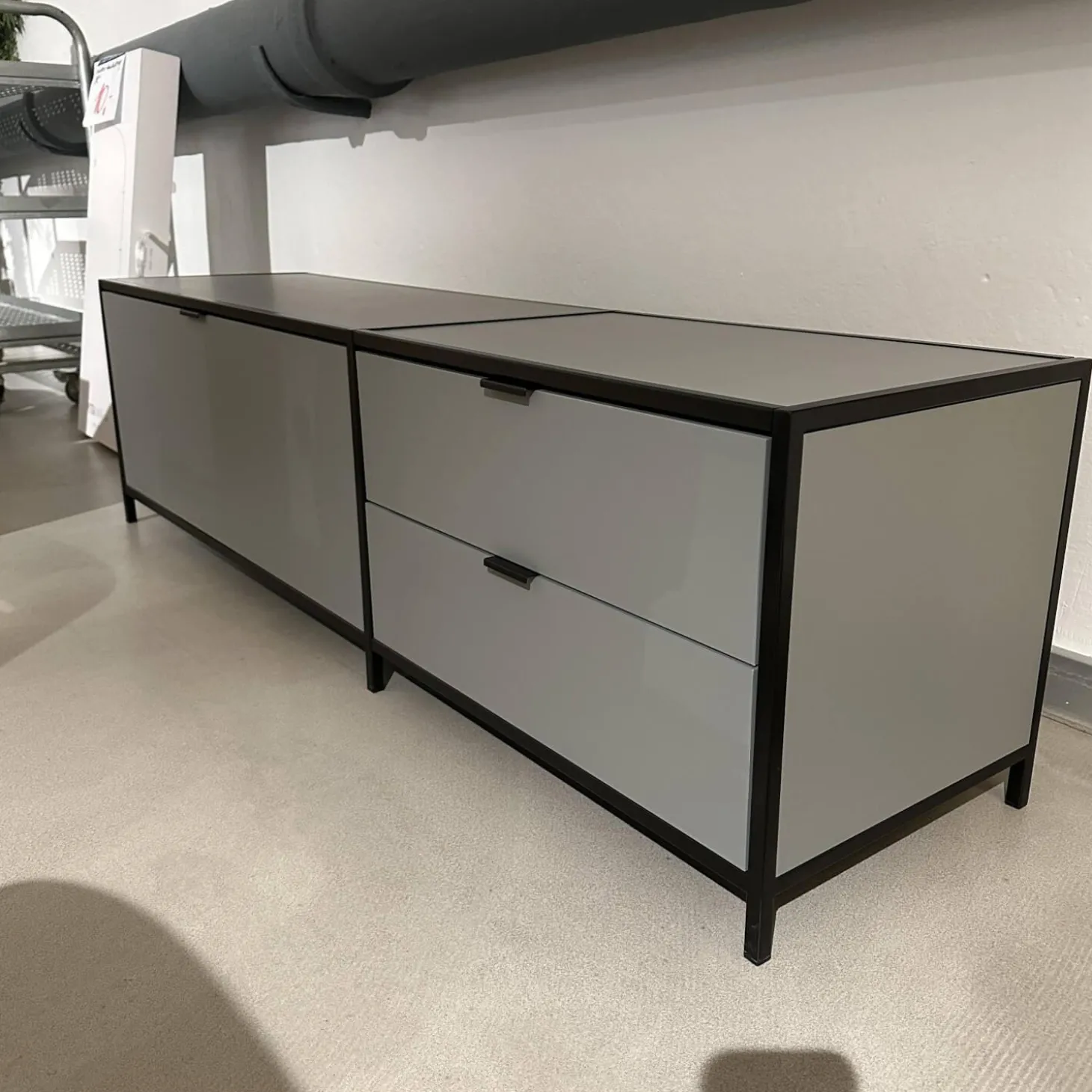 Sideboard MDF Grau Lackiert Rahmen Metall Schwarz Lackiert Mit Metallgriffen