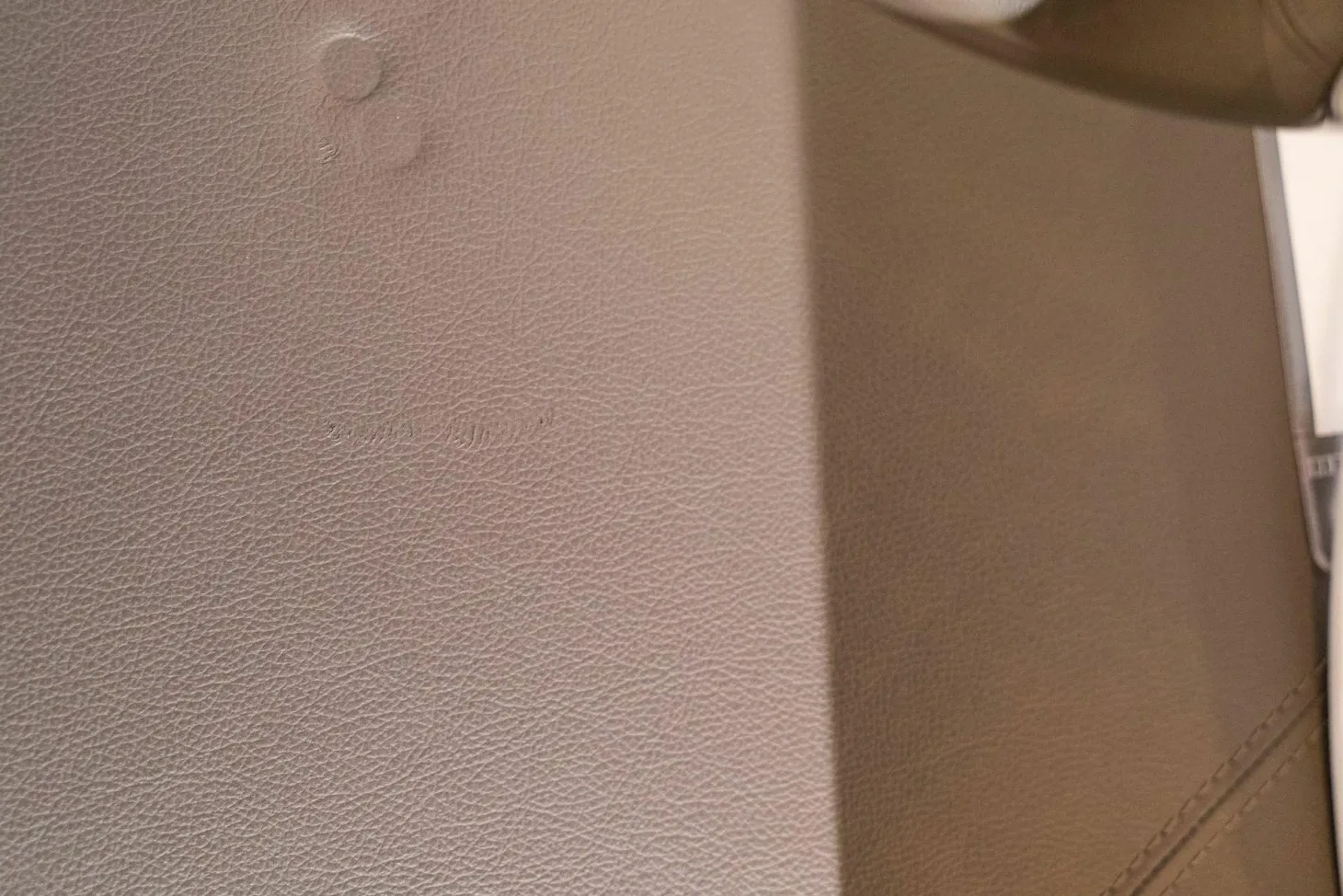 Sideboard mit Vitrine Cube Light Lack Elephant M16 Glas Grauglas O75 Abdeckplatte Leder Quarz Grifflos