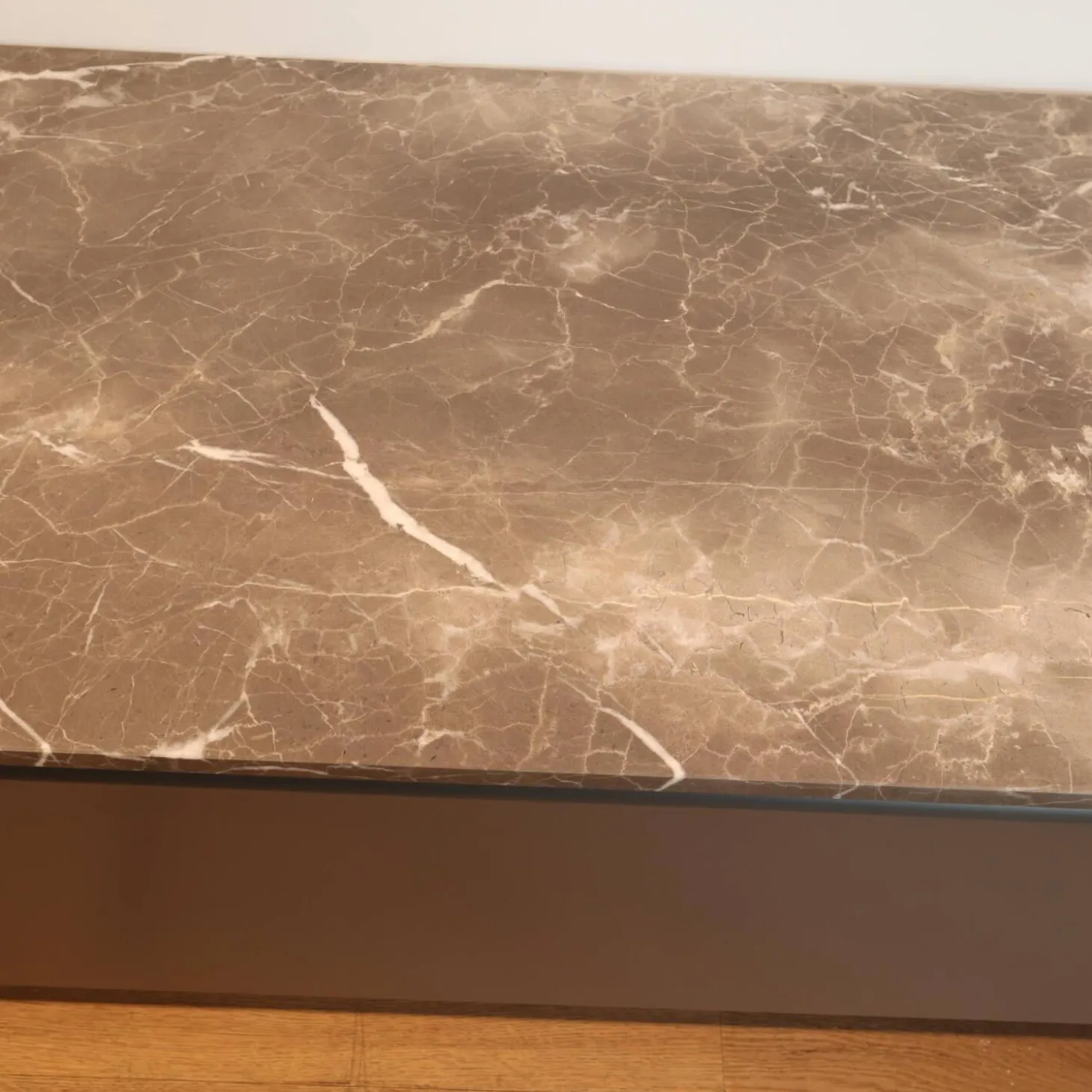 Sideboard Password Evolution Abdeckplatte Marmorplatte Orientgrau Korpus Melamin Batik Schiefergrau Gestell Zinnfarbig