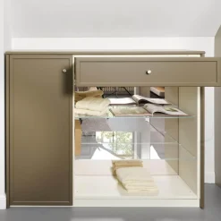 Sideboard Pinato Mattlack Braun RAL Pianto Knoptgriffe Alusilber Glasböden