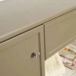 Sideboard Pinato Mattlack Braun RAL Pianto Knoptgriffe Alusilber Glasböden