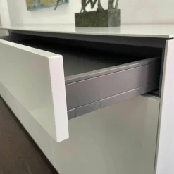 Sideboard Pulse Stehend Außen A02 Ice Mattlack Innen A25 Taupe Mattlack