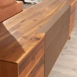 Sideboard Puro Syle 231 2 Astnuss Massiv Natur Geölt Farbglas Bronce Matt Sockel Metallrahmen Bronce Bronze Fußgestell Metall