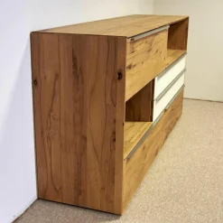 Sideboard Ramos in Astbuche Massiv Naturbelassen Geölt Frontakzente Glas Weiß mit Beleuchtung