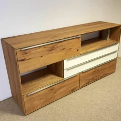 Sideboard Ramos in Astbuche Massiv Naturbelassen Geölt Frontakzente Glas Weiß mit Beleuchtung