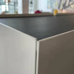 Sideboard Raumteiler Jorel Lack Kristallweiß Abdeckplatte Eiche Dunkel