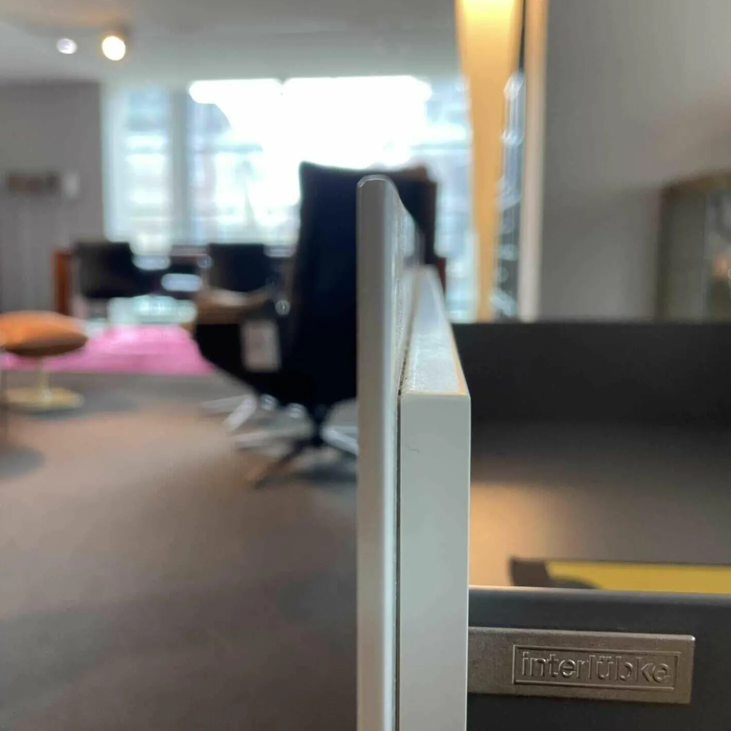 Sideboard Raumteiler Jorel Lack Kristallweiß Abdeckplatte Eiche Dunkel