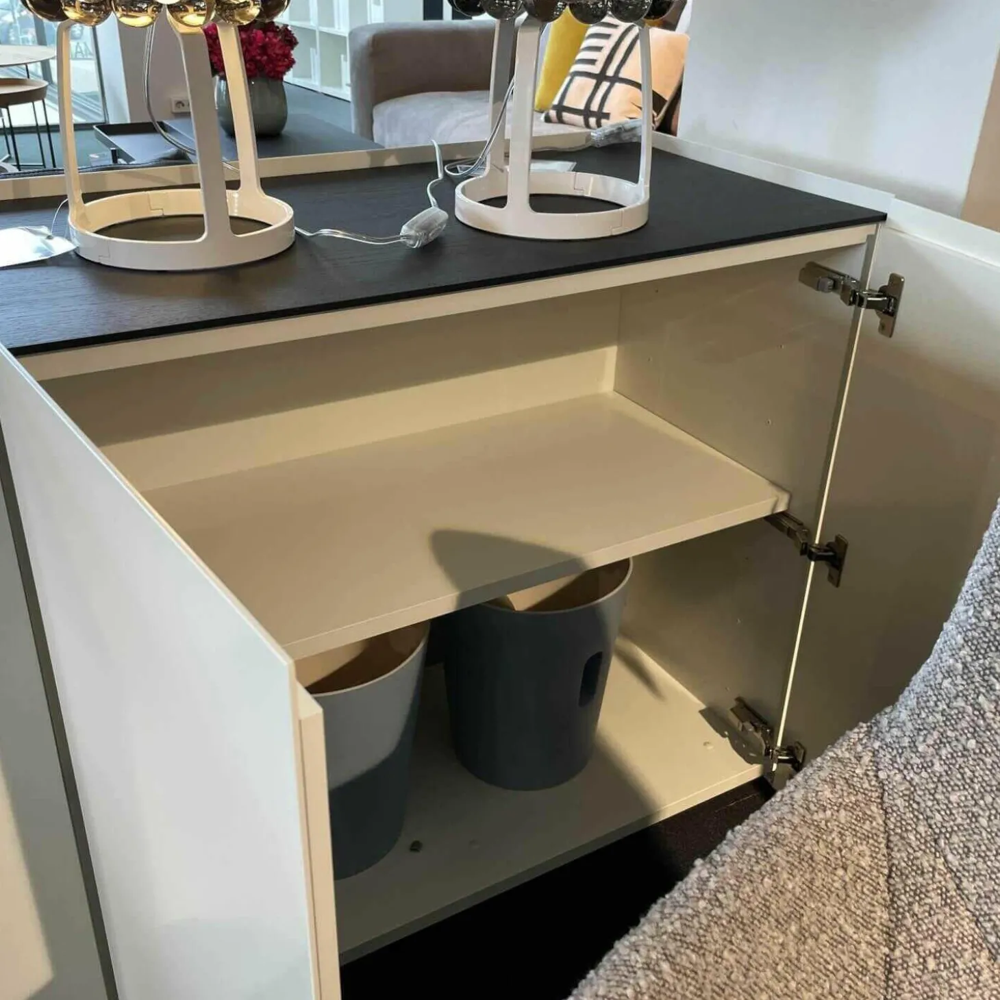 Sideboard Raumteiler Jorel Lack Kristallweiß Abdeckplatte Eiche Dunkel