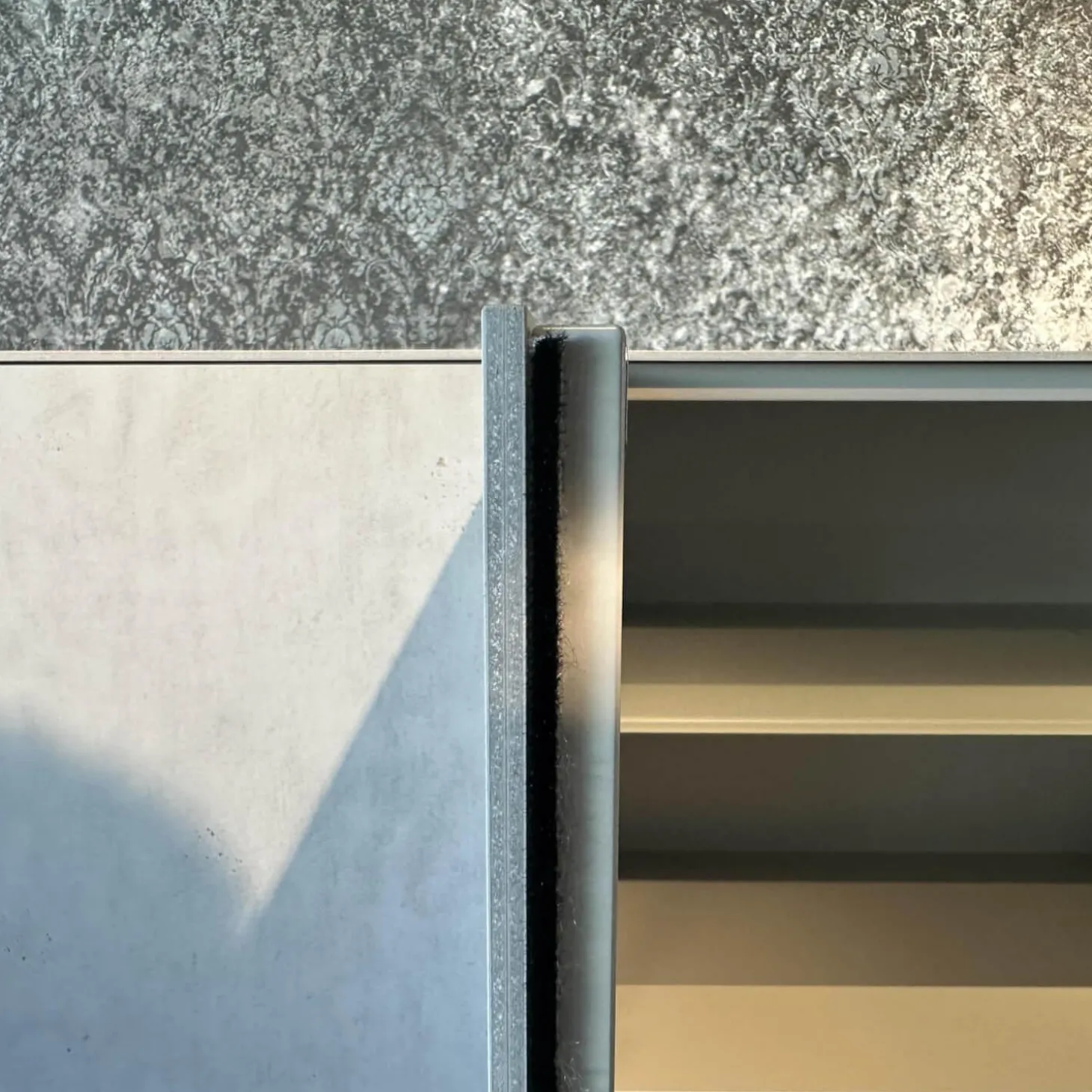 Sideboard Soma Beton Optik Grau Gestell Rundrohr Leuchtgelb Gelb Grün