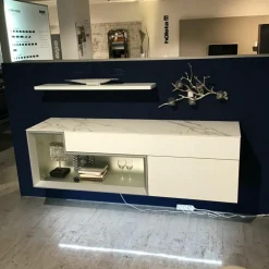 Sideboard Tetrim 981003 Lack Weiß Abdeckplatte Keramik Calacatta Weiß Mit Wandboard Und Beleuchtung