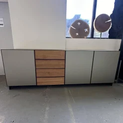 Sideboard Tratum Front Glas MO 137 Platin Matt Knorrige Eiche Natur Geölt Bareinteilung Links