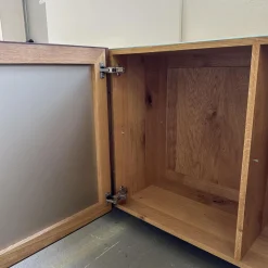 Sideboard Tratum Front Glas MO 137 Platin Matt Knorrige Eiche Natur Geölt Bareinteilung Links