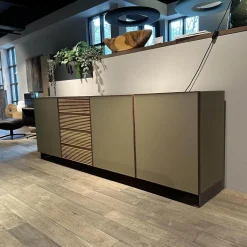 Sideboard Tratum Knorrige Eiche Massiv Floatglas Matt 137 Platin Grau Inklusive Bareinteilung Und Barfach Verspiegelt