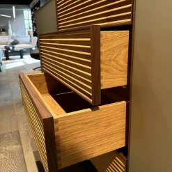 Sideboard Tratum Knorrige Eiche Massiv Floatglas Matt 137 Platin Grau Inklusive Bareinteilung Und Barfach Verspiegelt