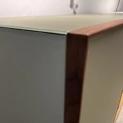 Sideboard Tratum Knorrige Eiche Massiv Floatglas Matt 137 Platin Grau Inklusive Bareinteilung Und Barfach Verspiegelt