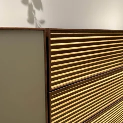 Sideboard Tratum Knorrige Eiche Massiv Floatglas Matt 137 Platin Grau Inklusive Bareinteilung Und Barfach Verspiegelt