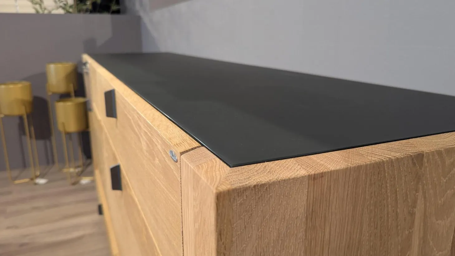 Sideboard V-Aura Eiche Geölt Akzent Lärche Schwarz mit LED-Beleuchtung