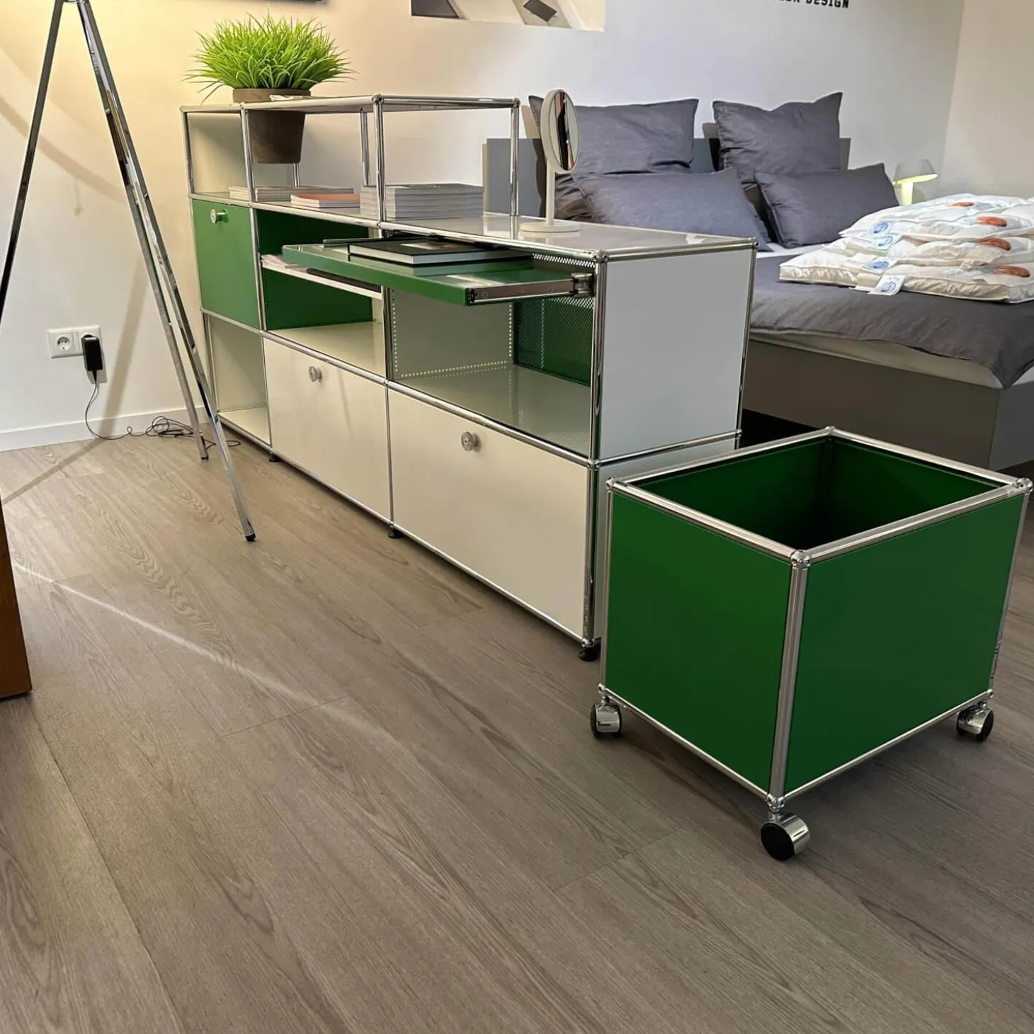 Sideboard Weiß Grün mit Rollbox Grün