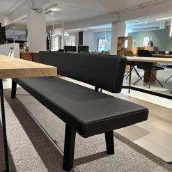 Sitzbank BB 32 Connect Leder Orient Ebony Schwarz Gestell Tiefschwarz Pulverbeschichtet Matt Füße Eiche Schwarz