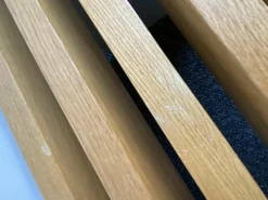 Sitzbank Tix mit Massivholzleisten Eiche Natur Geölt Gestell Aluminium Gebürstet