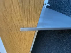 Sitzbank Tix mit Massivholzleisten Eiche Natur Geölt Gestell Aluminium Gebürstet