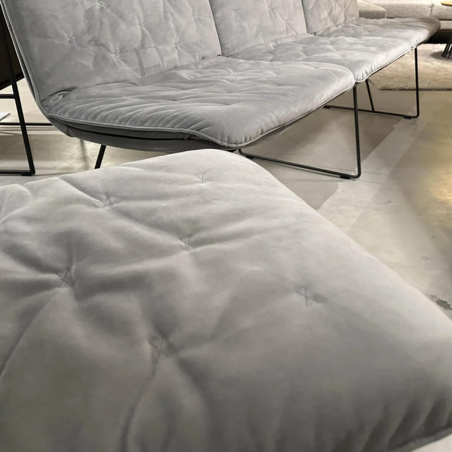 Sitzgruppe Arva Stitch Stoff Seven Dolphine 180 Grau Gestell Metall Anthrazit