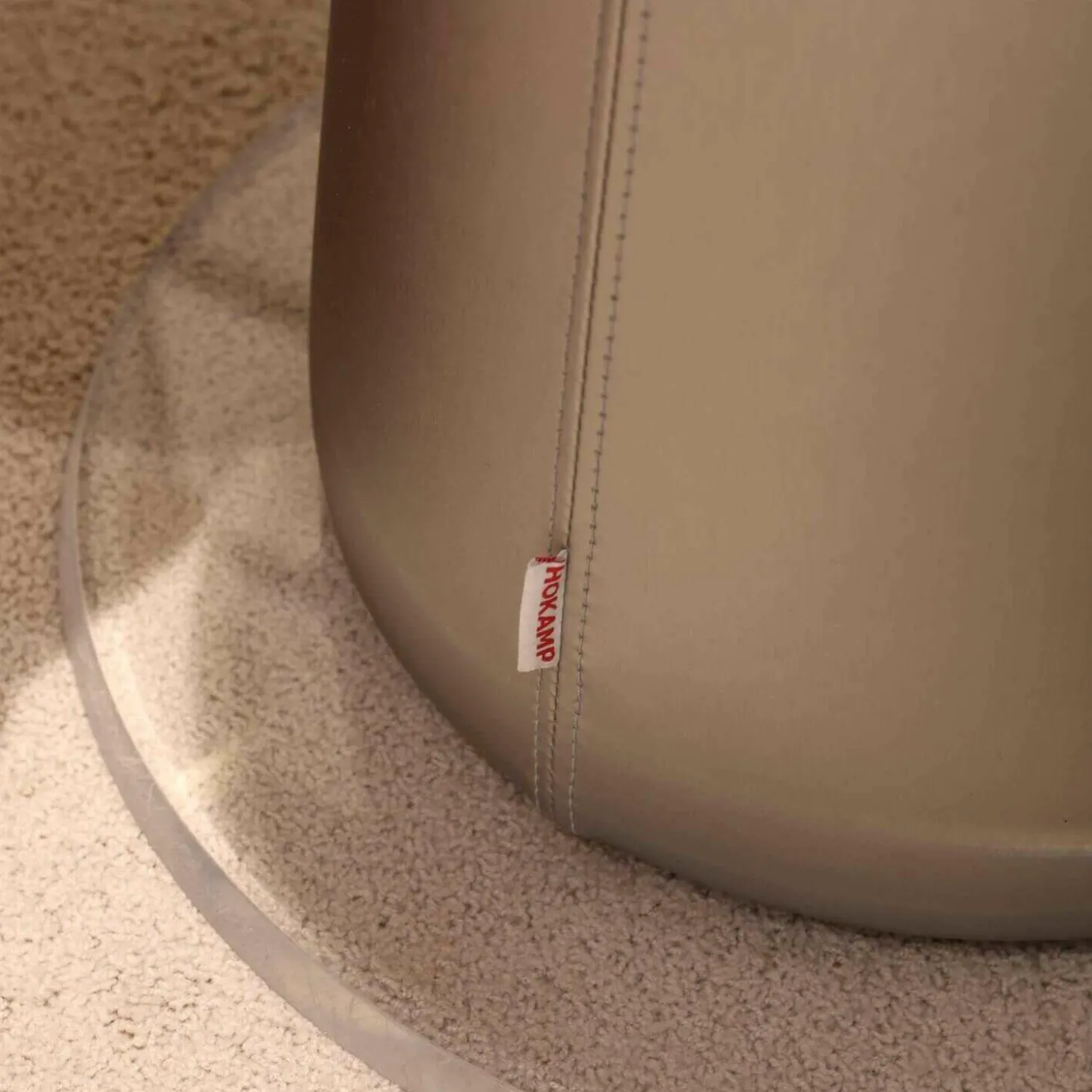 Sitzgruppe Optimist Kleeblatt Tischplatte MDF Weiß Hocker Stoff Rot Schwarz Gelb Bronze